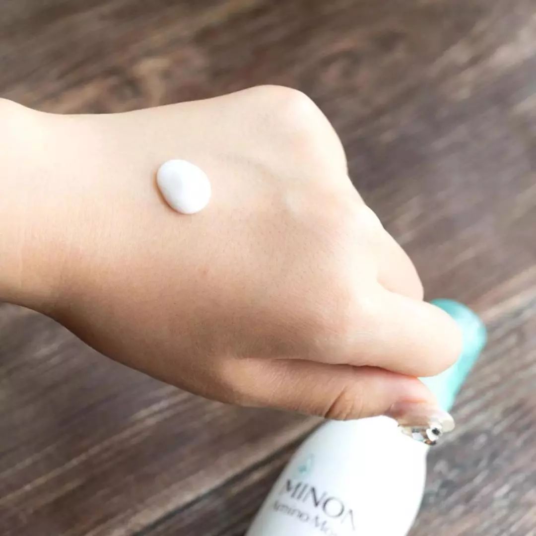 有了水乳精华脸嫩了,有了这些护肤品会更年轻