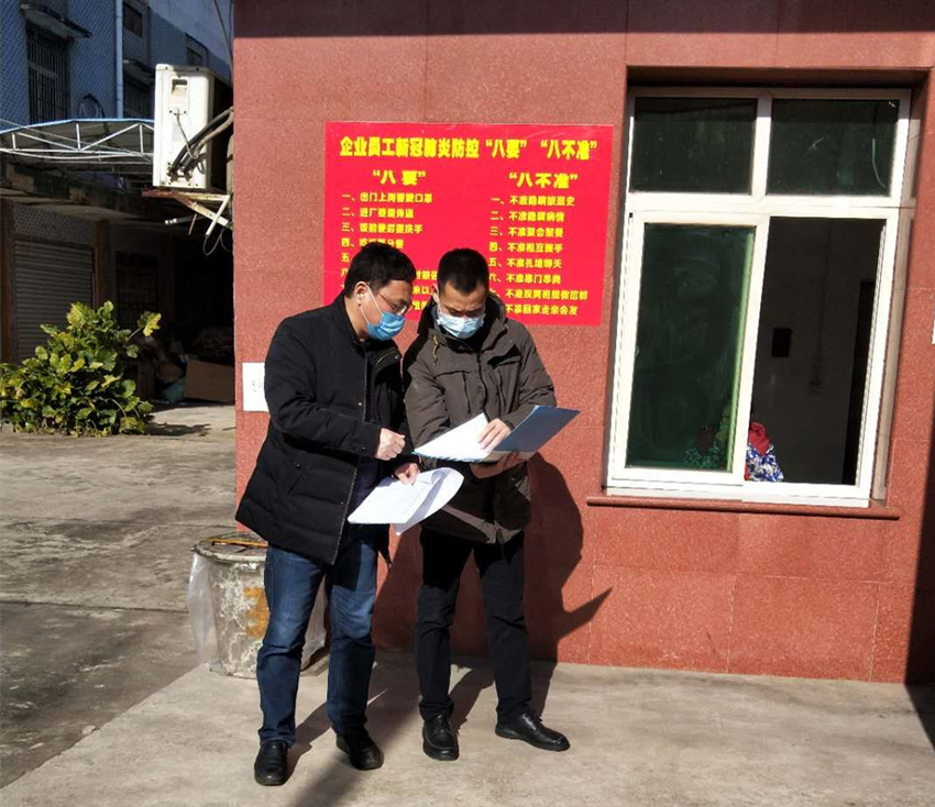 驻村工作队员在疫情一线,驻村干部积极奋战基层防控一线