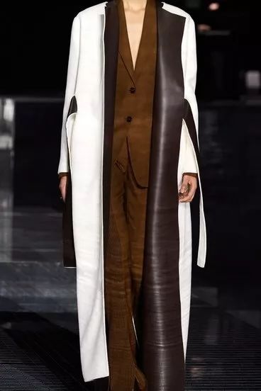 提炼Burberry的风格启示：由穿着者展开窥内览外的理性与感性