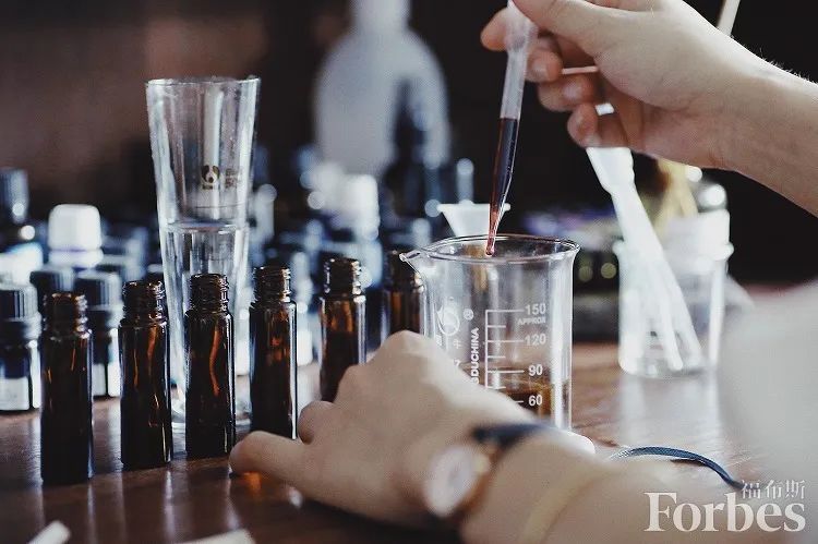 福布斯生活｜芳香疗法助你走出被困于疫情的情绪漩涡