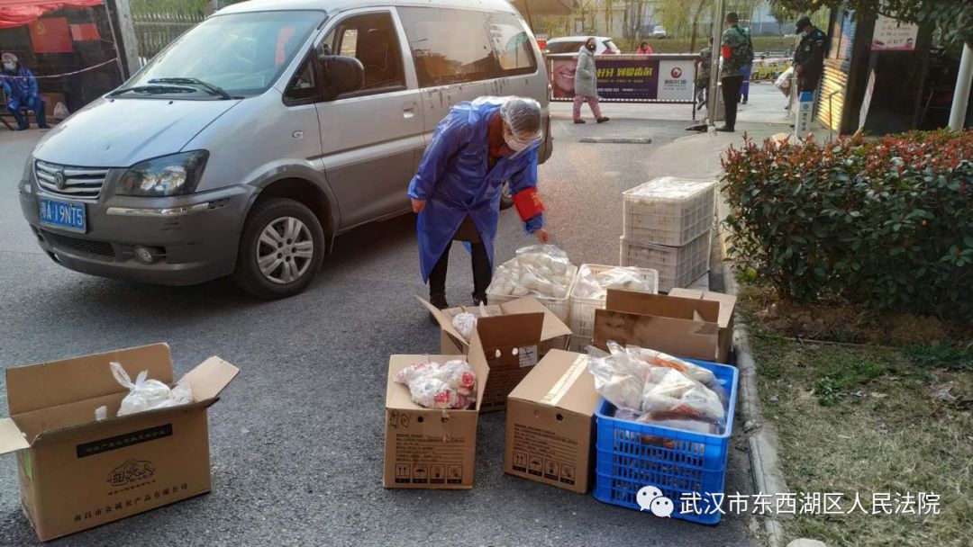 “社区封闭管理，没耽误我们买买买。”｜武汉一日