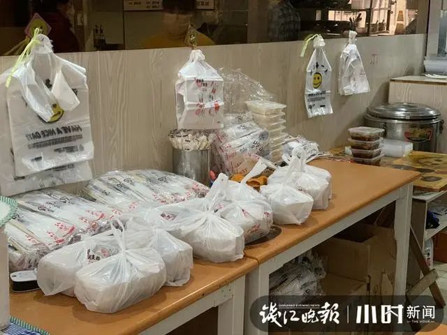 “我是*江老**湖，这次的亏损不敢算！”杭城黄焖鸡米饭店主盼来复工快哭了