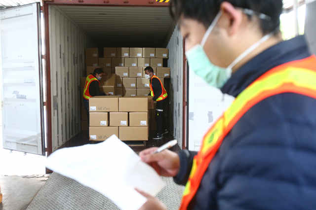 青春战疫｜生死时速！德国射线机抵沪自贸区24小时清关发往疫区