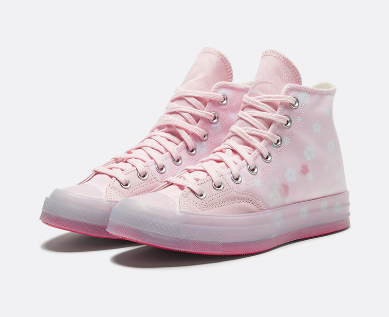 春天的钱包蠢蠢欲动了!爱马仕口红、太平鸟古装、匡威樱花鞋……