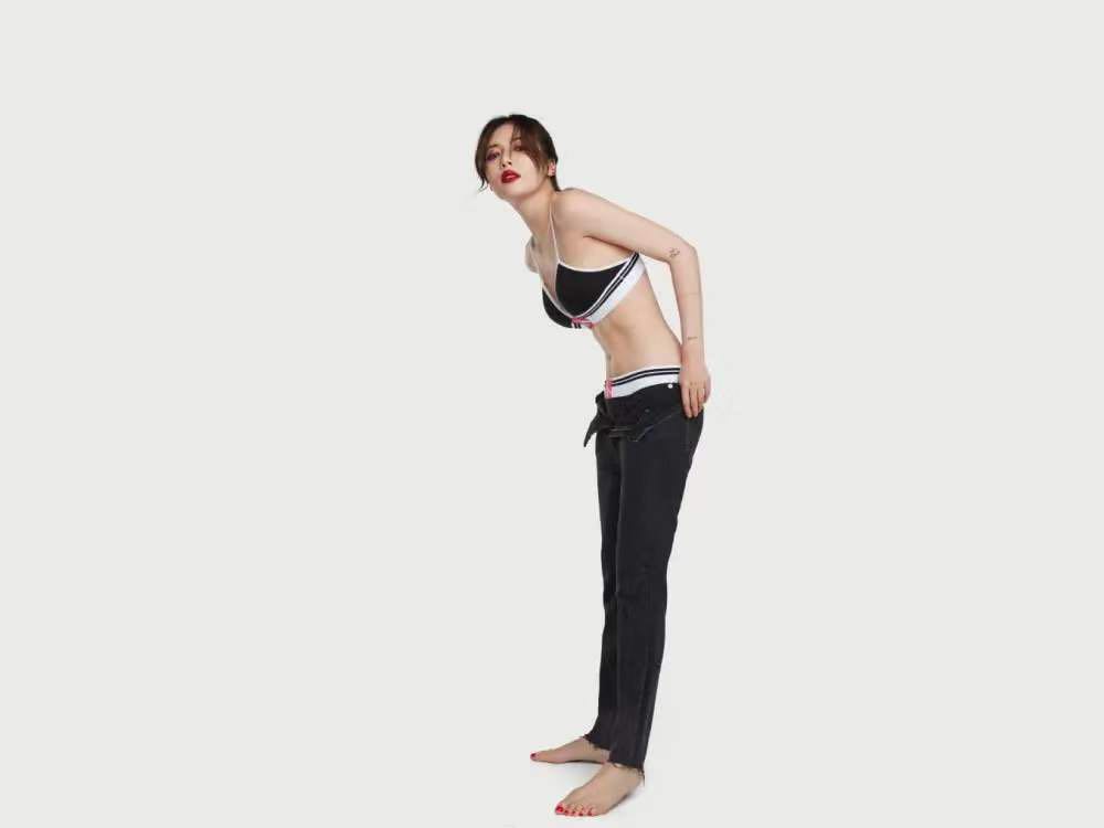 泫雅和男友拍内衣广告,欧阳娜娜泫雅绿色吊带衣跳舞