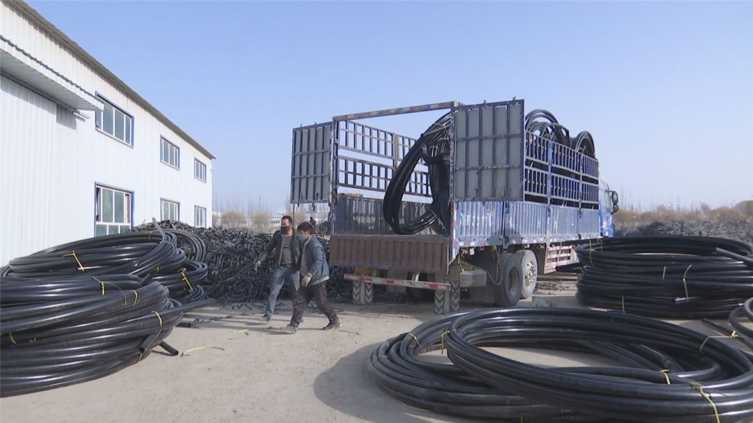 听,那是机器的响声!*疆新**各地奏响“复工曲”