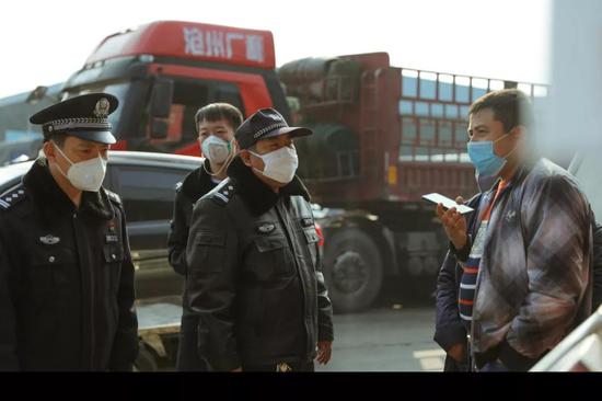 一抹藏蓝一道防线*徽警**闪耀在天津疫情防控一线