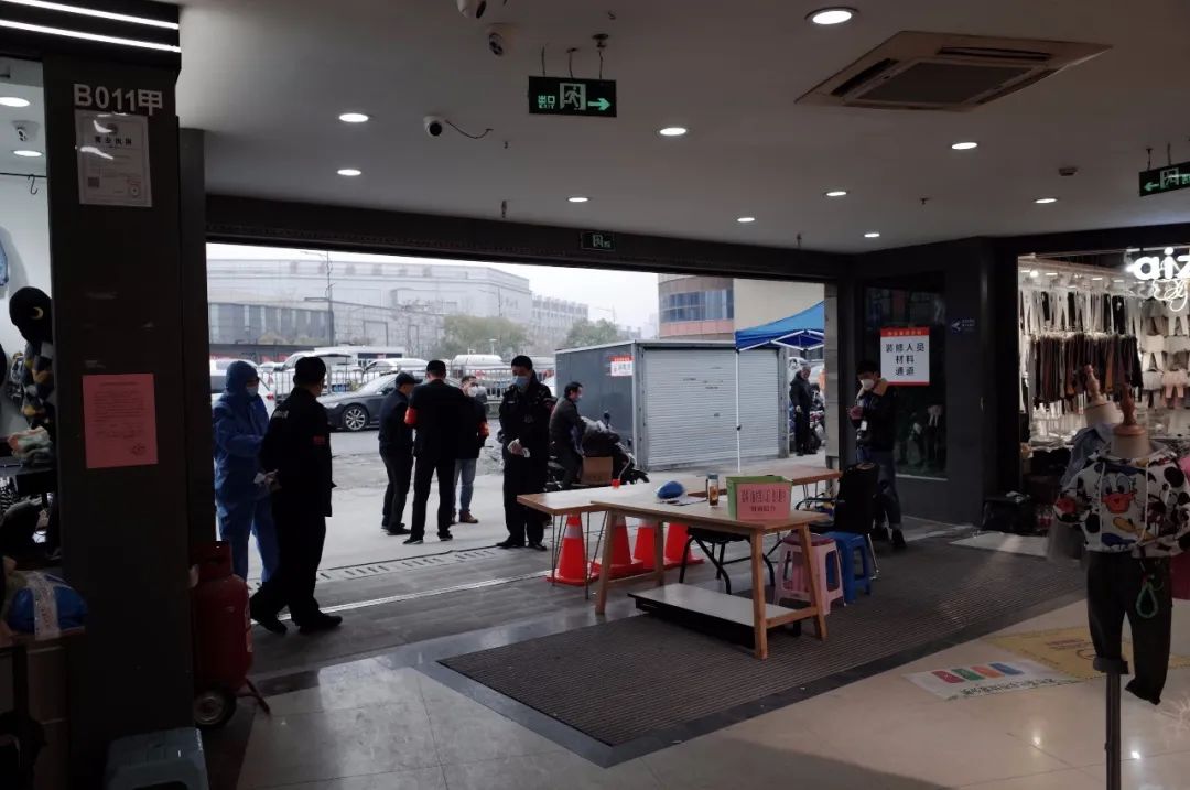 买家拿货也直播，童装店老板一个月亏去几十万，四季青复工并不是你想象中的样子