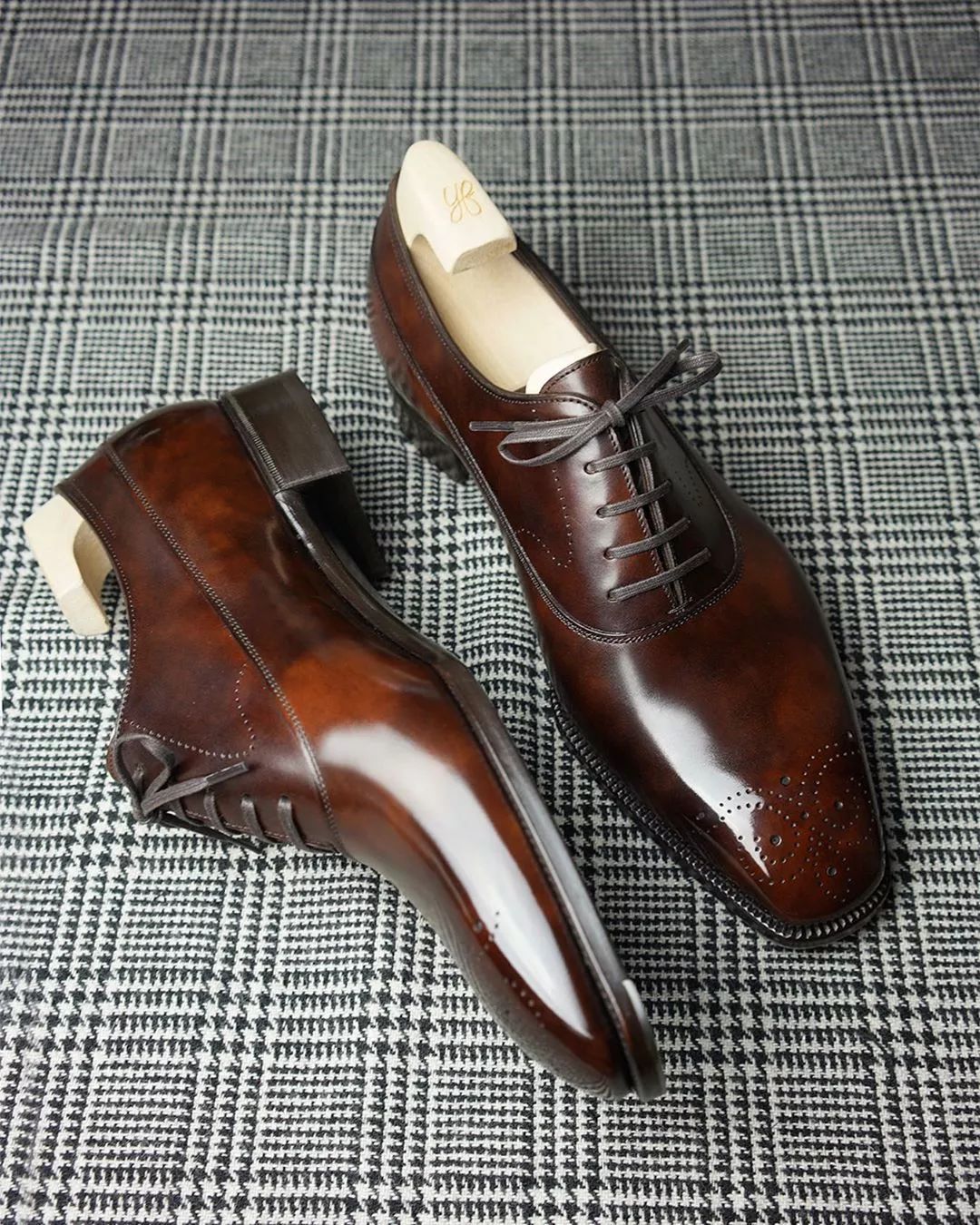 皮鞋看鞋面还是内里,皮鞋的种类及区别