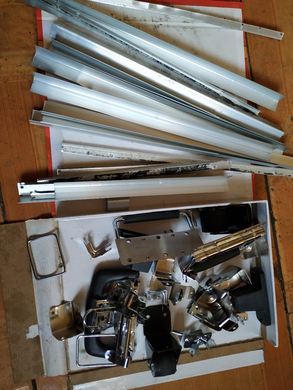 钓友们做的手工钓箱,简单实用的钓箱