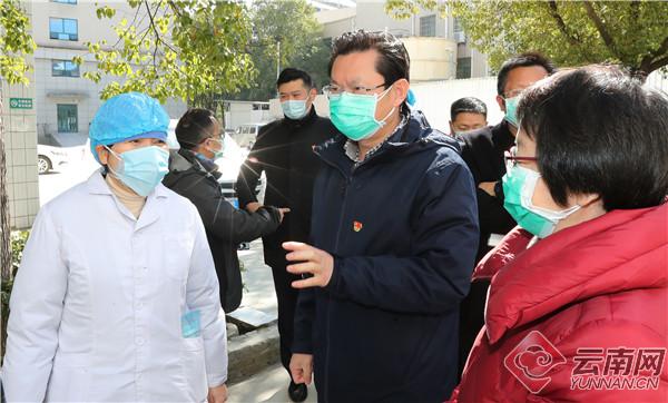 云南专家组组长曾仲:和新冠肺炎争个高下,与咸宁友谊不分仲伯