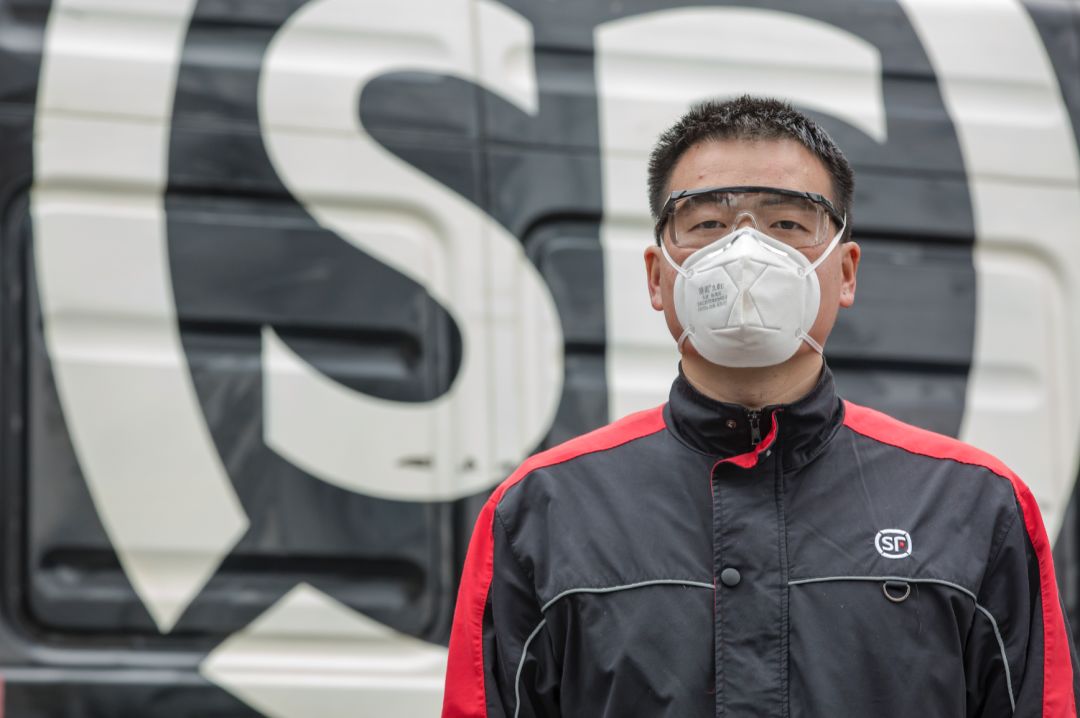 被称为“前线医护人员守护者”的快递小哥，又做了一件好事...