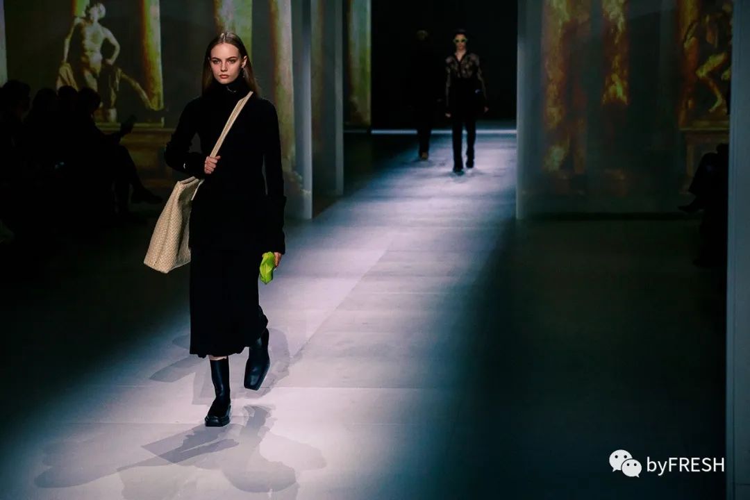 想要穿得简单又有活力感,如何穿得温柔又知性