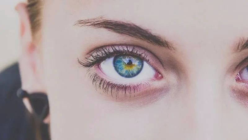 欧莱雅紫熨斗上眼皮干纹,欧莱雅眼霜紫熨斗油皮