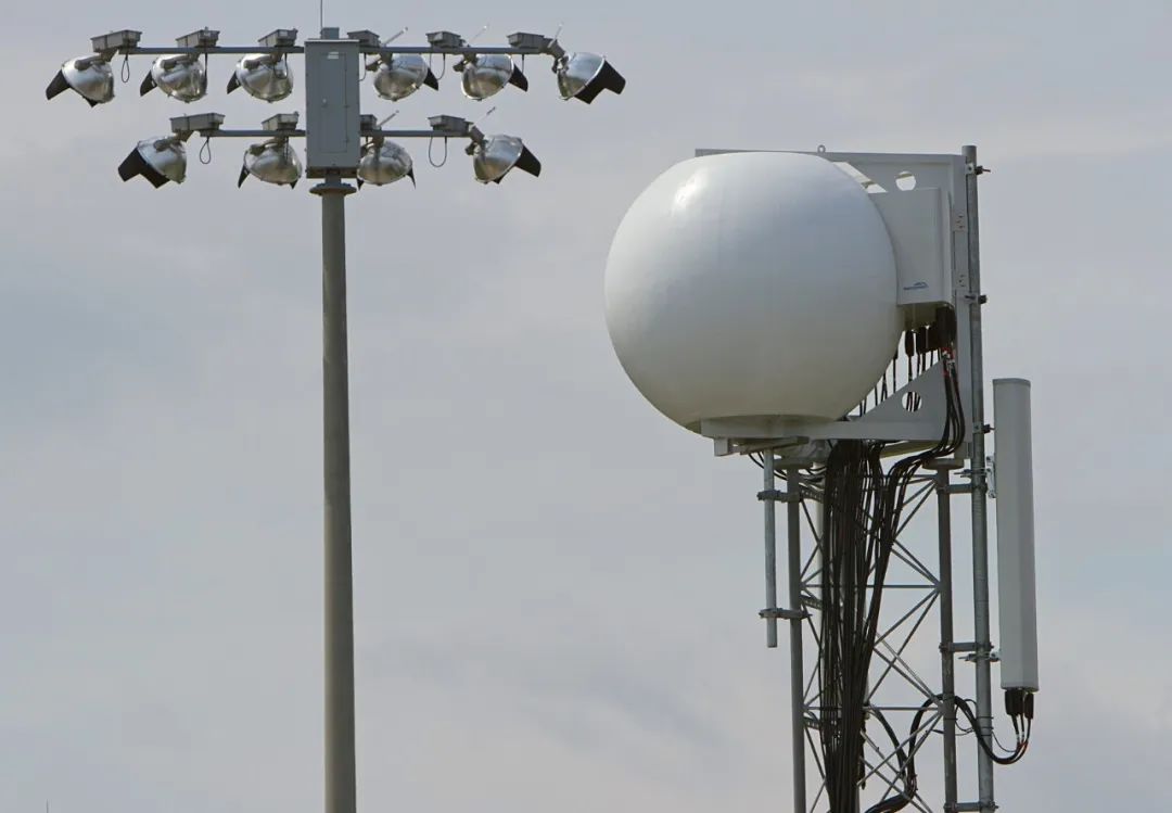 龙勃天线,龙勃透镜天线工作原理