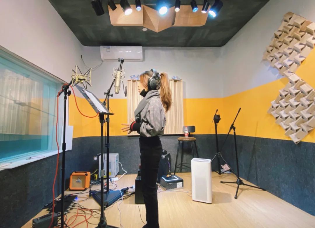 乐清90女教师自编自唱抗疫歌火了,乐清女教师自编抗疫歌曲