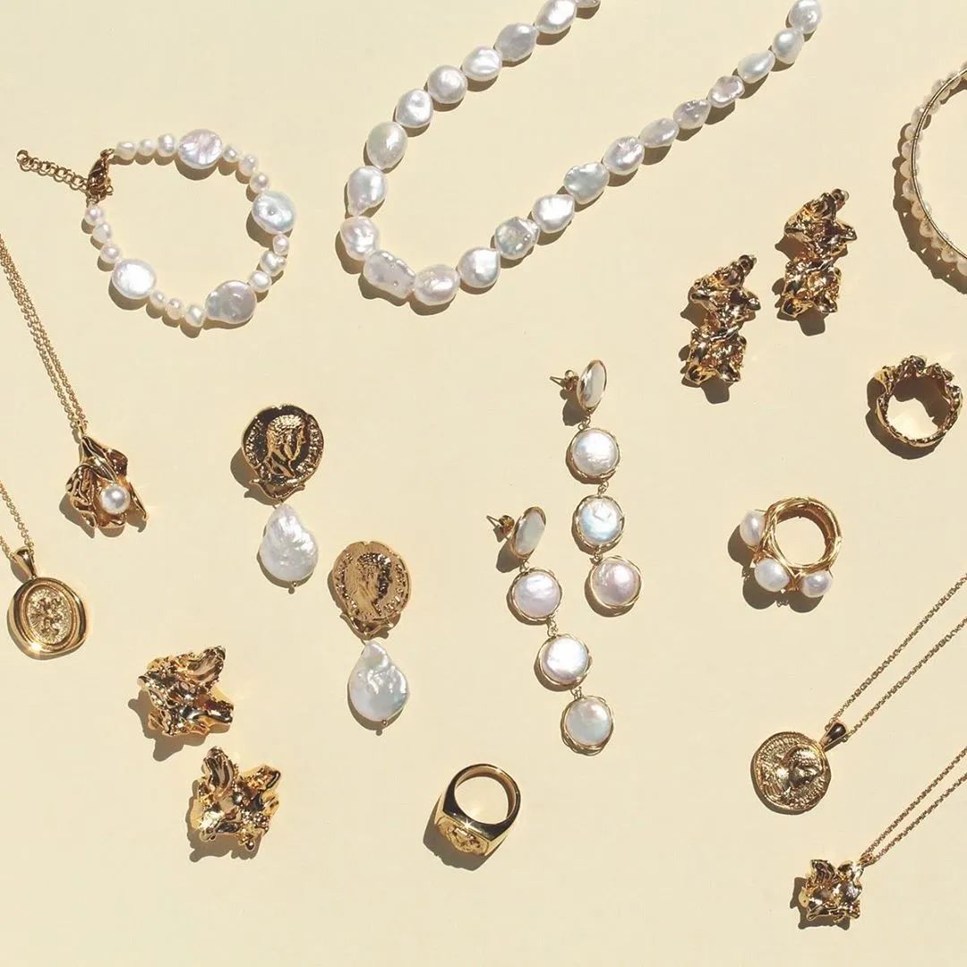 今年一定要给自己买一对红色耳环,耳环买什么材质的好