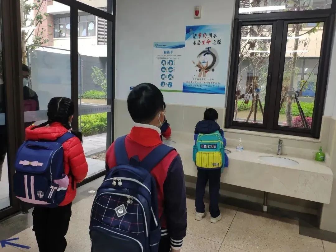 学校防疫知识培训拉开新学期序幕,开学步入快车道防疫细节需知晓