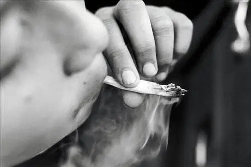 禁毒故事吸毒者自白,从吸毒到禁毒的真实故事