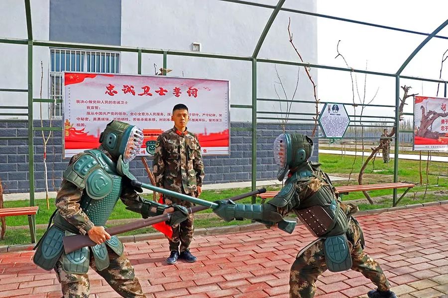 这场同年兵间的较量，已呈胶着状态……