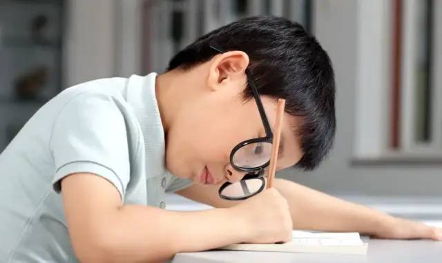 日本专治眼睛模糊的眼药水,护眼蓝光过滤器