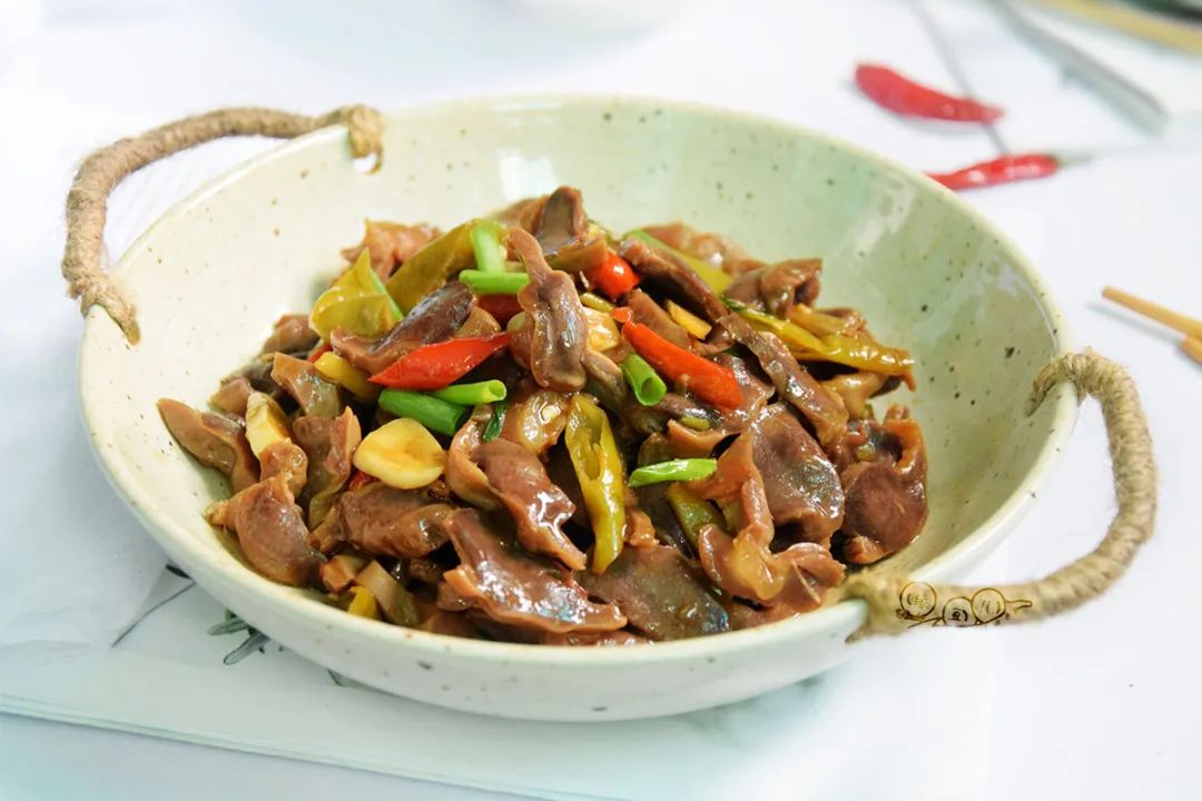 无任何添加的卤鸭货,刚卤出来的鸭货比较麻