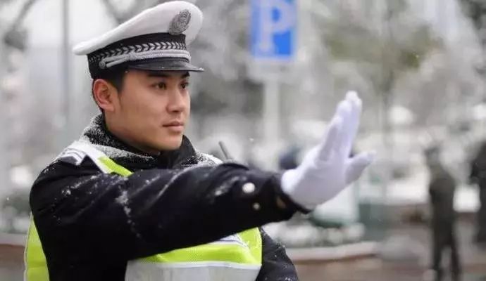 可变车道标志标线图解,交通手势和交通标志标线识图