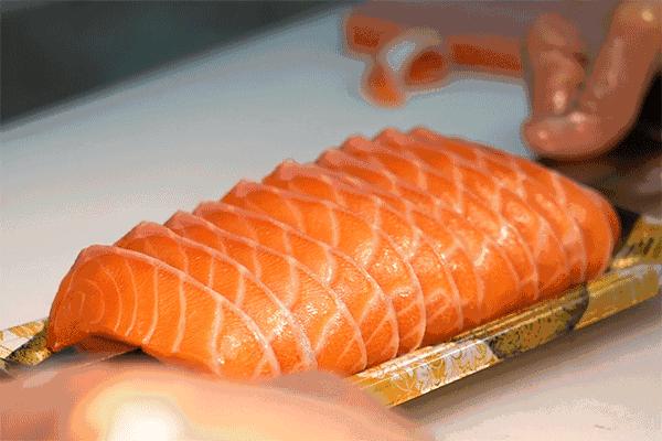 体内驱虫致癌案例,女子体内取出活虫原来吃了这道菜