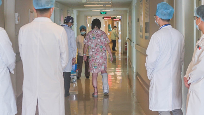 腿被卡车碾压会截肢吗,双腿被大货车碾压要截肢吗