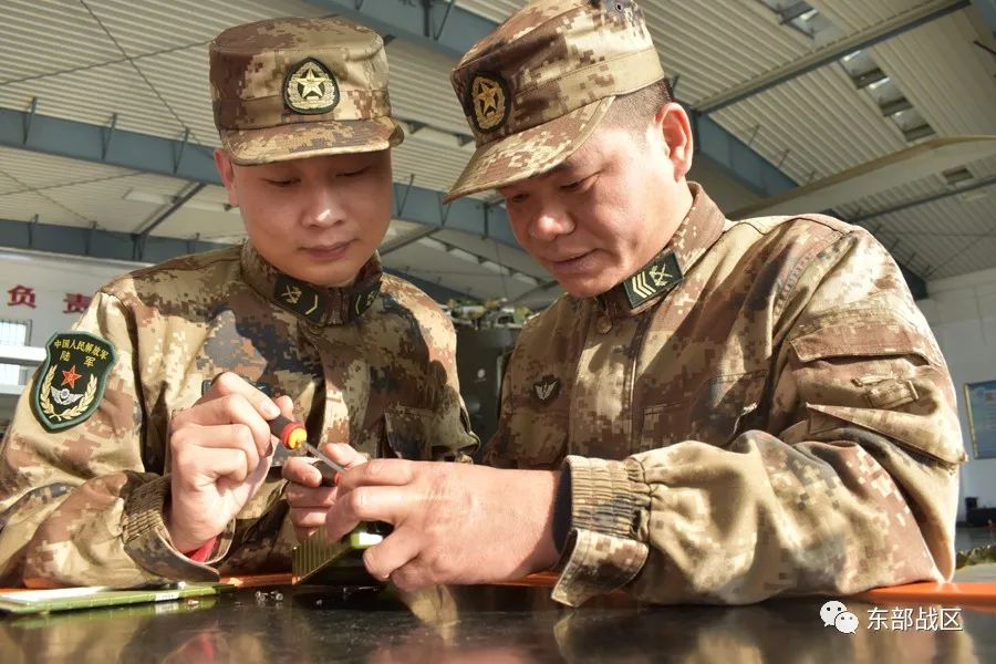 尖兵｜从农村娃到直升机“航电大拿”，“兵王”经历了什么？