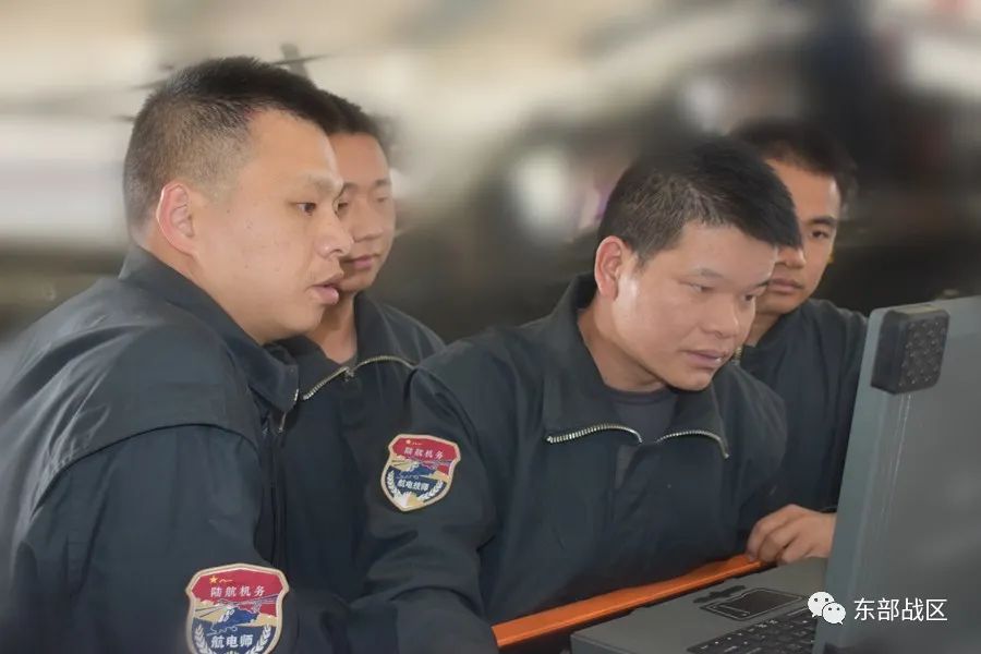 尖兵｜从农村娃到直升机“航电大拿”，“兵王”经历了什么？