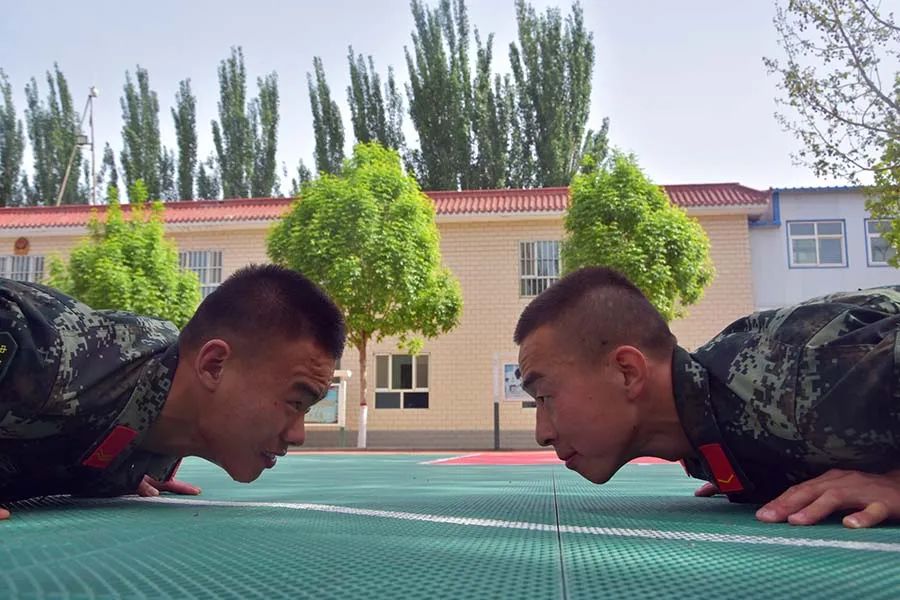 班长和战士发生矛盾怎么办,班长吵架战士受罚