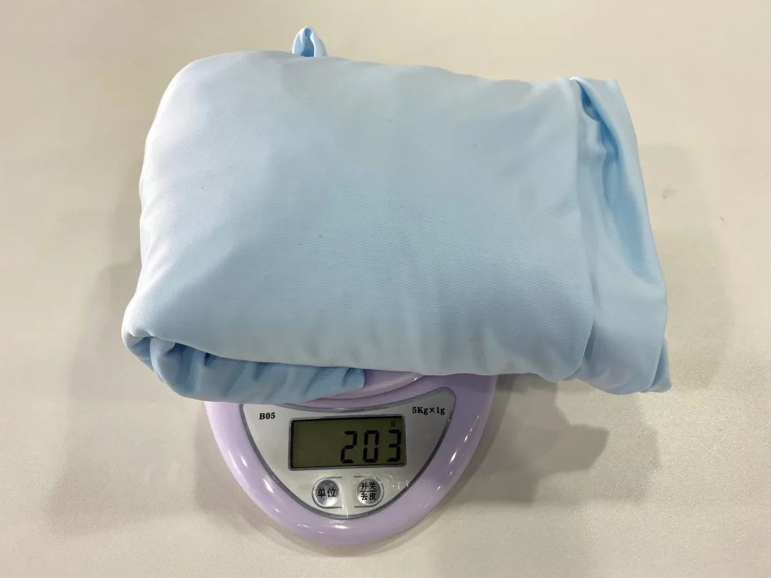 怎么正确涂防晒霜不会假白,涂了防晒霜被晒红