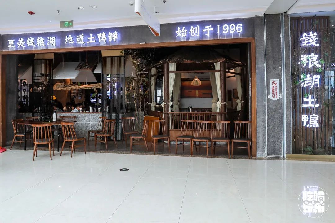 随便搞搞就是1折，消费51元就可抽雅诗兰黛套装，怕就只有吾悦能行了吧