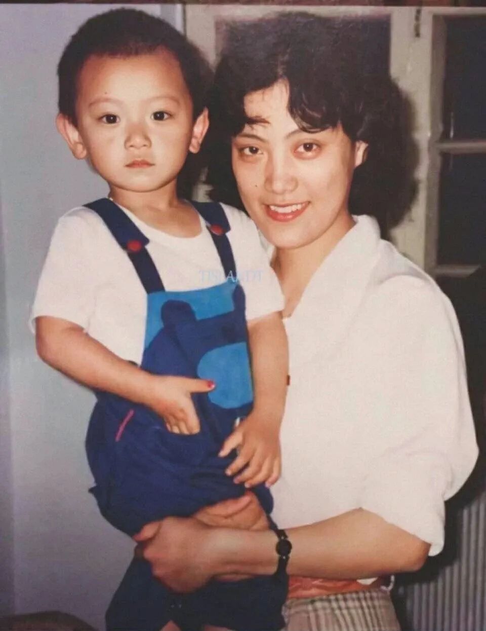 卧蚕和眼袋分不清有黑眼圈,已经分不清是卧蚕还是黑眼圈了