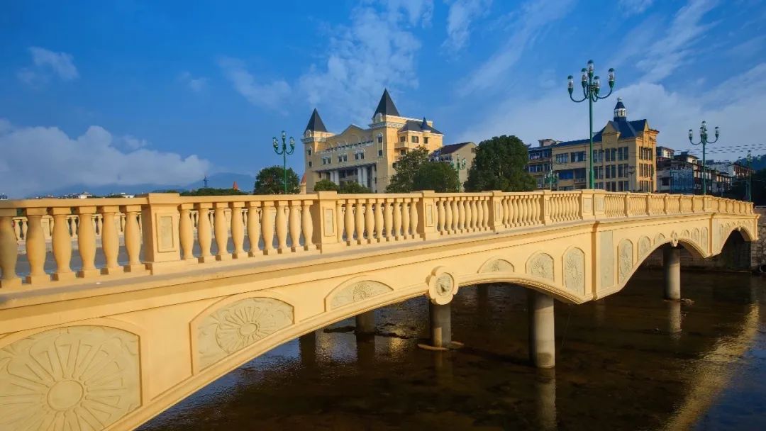 浜戝拰闈為仐,涓変唬鎵嬭壓浜虹殑鍧氭寔