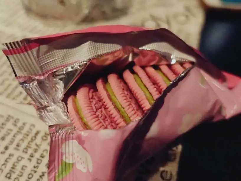 去便利店买吃的回来吃,去便利店买个东西