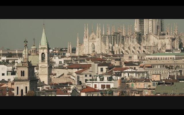 无法穿越疫情的奢侈品代购：从月入几十万到卖水果、玉米