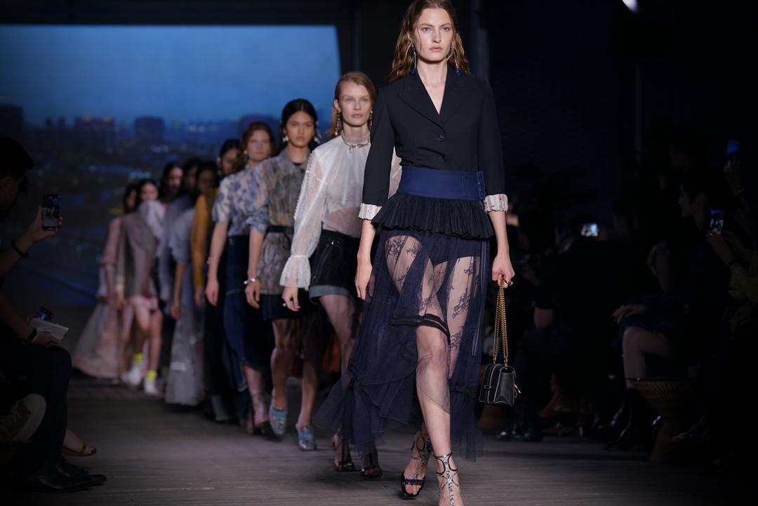 去朋友公司上班会有什么体验,去朋友公司带东西