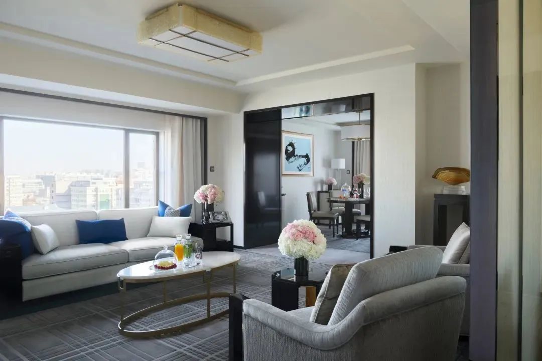 不热不堵人不多,城中开房度假难道不够爽吗?丨寻味