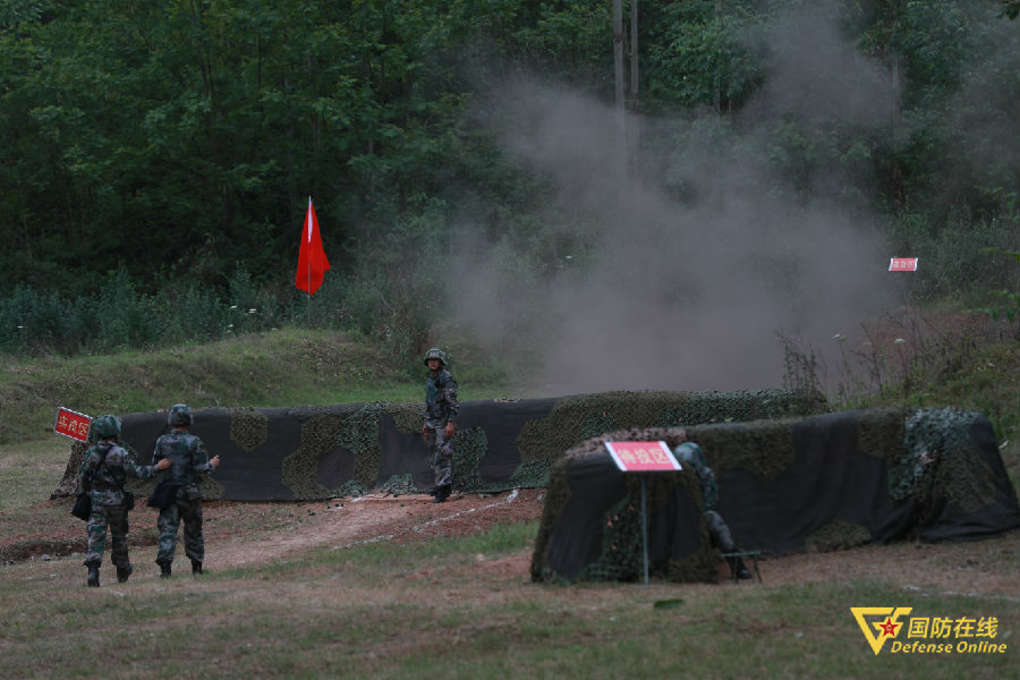 紧张刺激的感觉,别紧张第一视角体验手榴弹实投