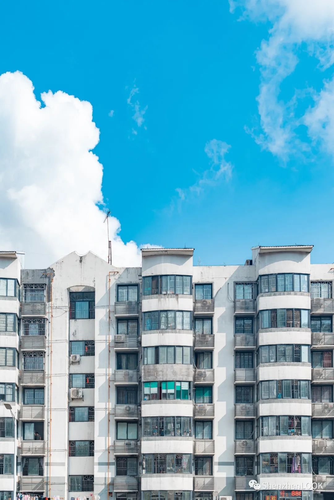 look这是什么牌子的包包,严浩翔说look这是tnt什么舞台