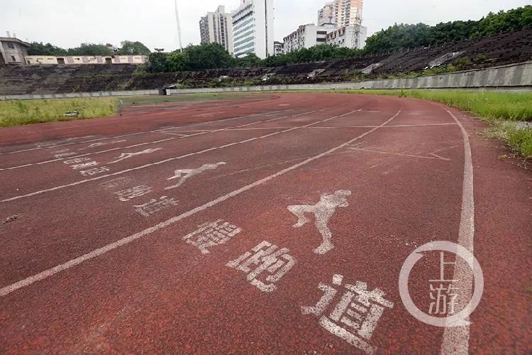 重庆大田湾体育中心,贺龙体育场重庆