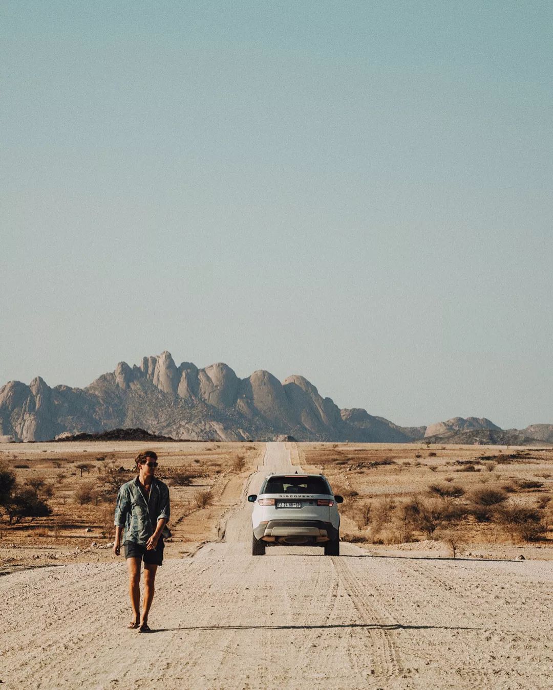 一张照片卖6万的清洁工，靠穷游把美女娶回了家