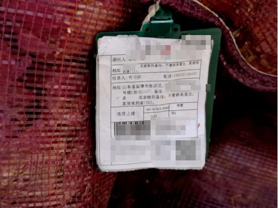 女子给前男友寄洋葱哭了,女孩送前男友三顿洋葱