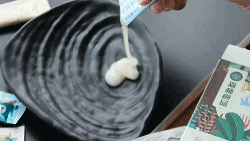 香到舔杯，状似奶油的椴树雪蜜条，是我吃过最好的蜂蜜