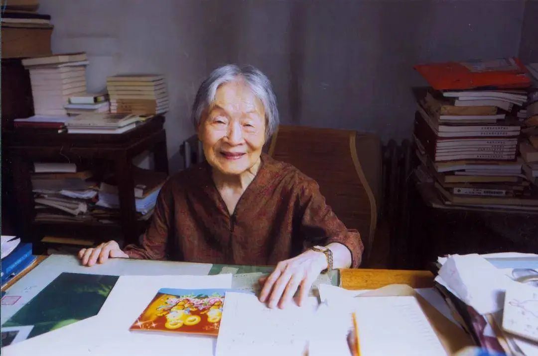 杨绛先生让人释怀的一段美文,杨绛先生走在人生的边缘上