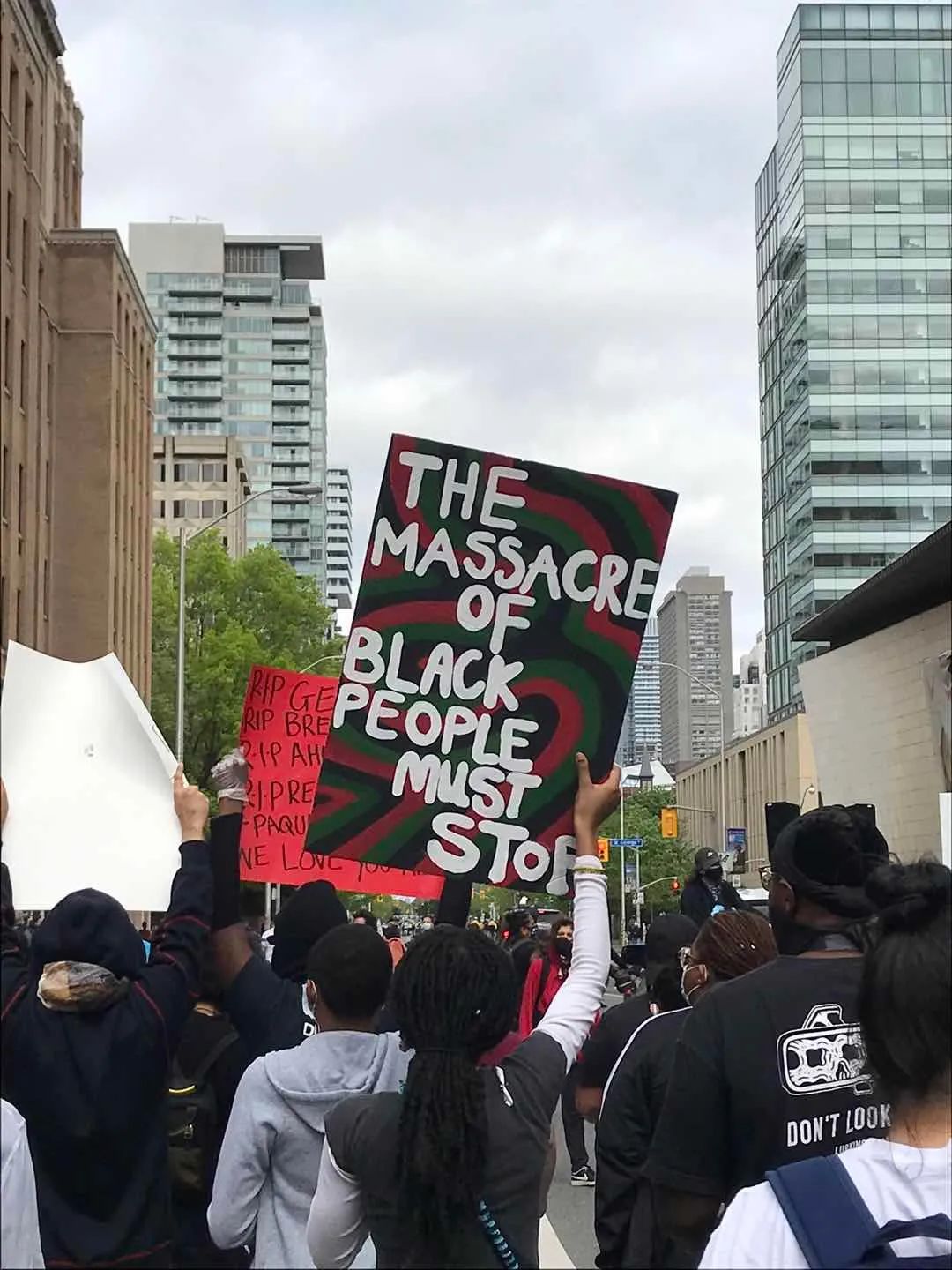 美著名富人区遭冲击，*威示**者首进白宫，*美亲**者英加也开始遭遇波及