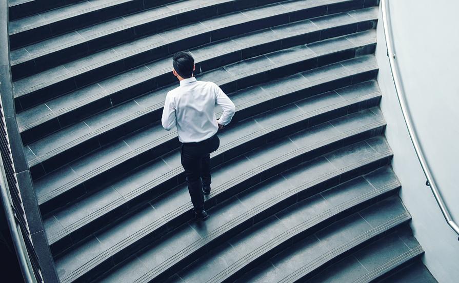 上下楼梯膝盖疼怎么锻炼好,上楼梯膝盖疼是怎么回事吃什么药