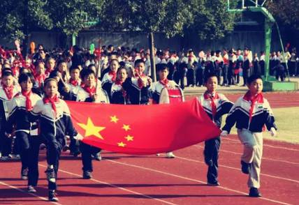 这张照片值钱了！谁都见过！赶紧回家翻